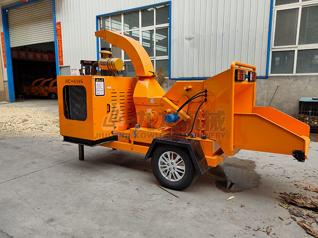 樹枝粉碎機(jī)解決了綠化植物修剪后的處理問題